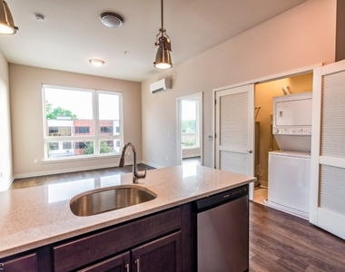320 Valley St - Photo Thumbnail 7