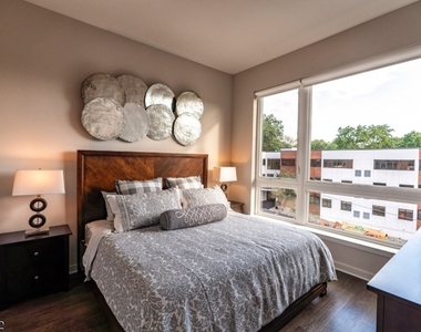 320 Valley St - Photo Thumbnail 13