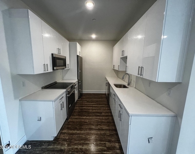 521 Lake Avenue - Photo Thumbnail 2