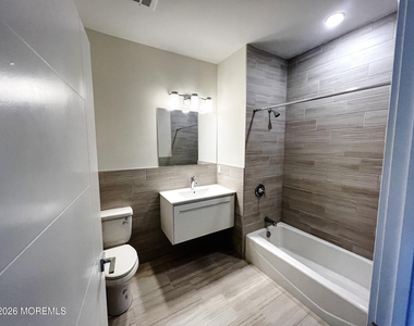 521 Lake Avenue - Photo Thumbnail 4