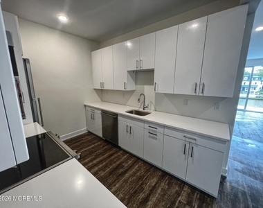 521 Lake Avenue - Photo Thumbnail 1