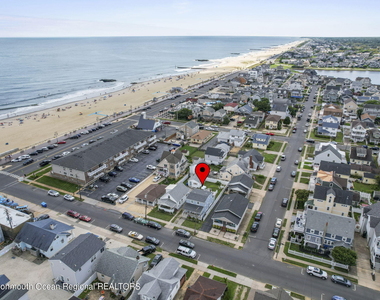 107 17th Avenue - Photo Thumbnail 1