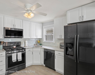 107 17th Avenue - Photo Thumbnail 12