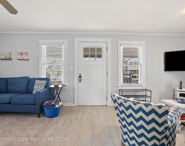 107 17th Avenue - Photo Thumbnail 9