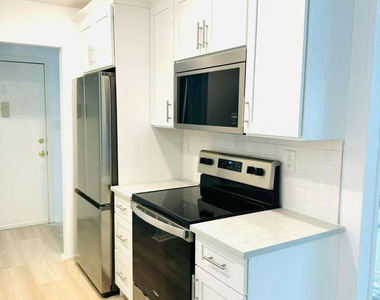 175 Amberly Drive - Photo Thumbnail 4