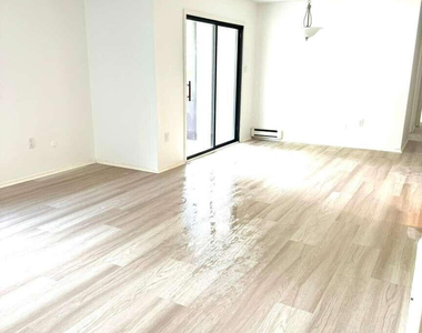175 Amberly Drive - Photo Thumbnail 5