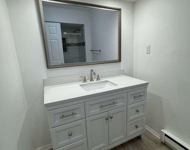 175 Amberly Drive - Photo Thumbnail 10