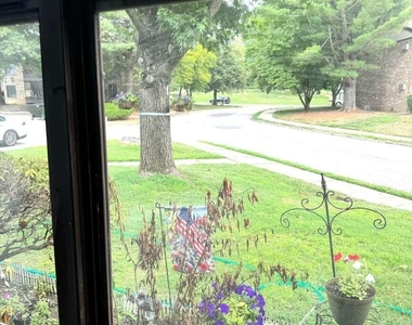 175 Amberly Drive - Photo Thumbnail 16