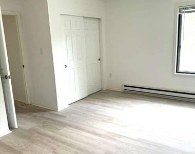 175 Amberly Drive - Photo Thumbnail 8