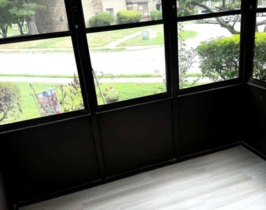 175 Amberly Drive - Photo Thumbnail 15