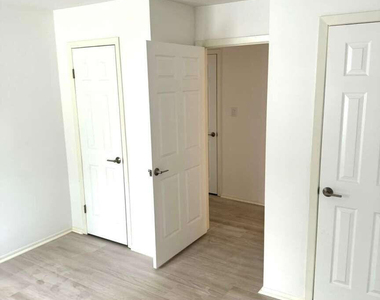175 Amberly Drive - Photo Thumbnail 9