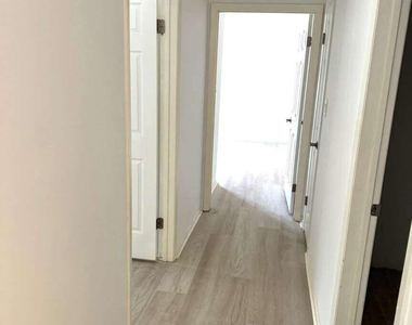 175 Amberly Drive - Photo Thumbnail 7