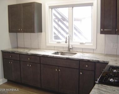 144 E Cliff Street - Photo Thumbnail 2