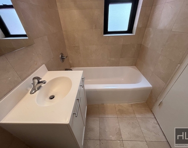 East 55 Street - Photo Thumbnail 5