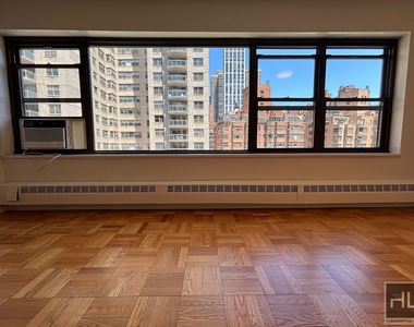 East 55 Street - Photo Thumbnail 8