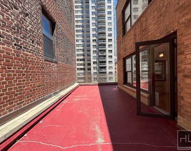 East 55 Street - Photo Thumbnail 13