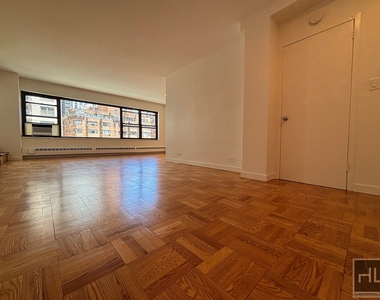 East 55 Street - Photo Thumbnail 7