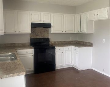 2617 Arcady Circle - Photo Thumbnail 3