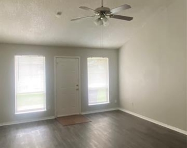 2617 Arcady Circle - Photo Thumbnail 5