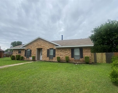 2617 Arcady Circle - Photo Thumbnail 1