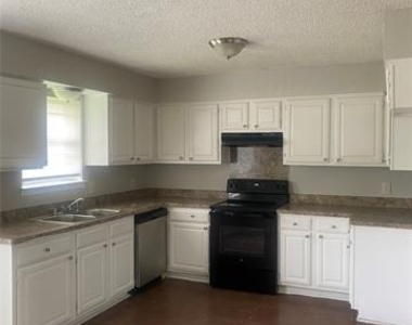 2617 Arcady Circle - Photo Thumbnail 4