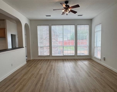 3024 Sawtooth Drive - Photo Thumbnail 4