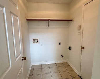 3024 Sawtooth Drive - Photo Thumbnail 17