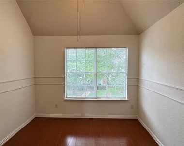 3024 Sawtooth Drive - Photo Thumbnail 14