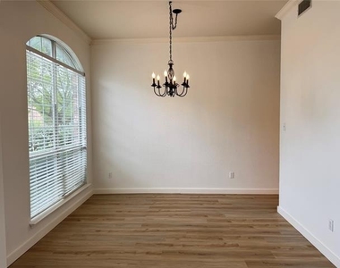 3024 Sawtooth Drive - Photo Thumbnail 5