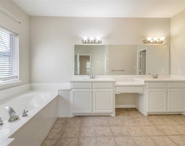 102 Whipperwill Way - Photo Thumbnail 15