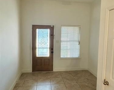 105 Fieldwood Court - Photo Thumbnail 3