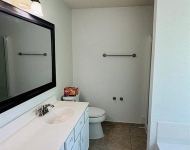 105 Fieldwood Court - Photo Thumbnail 9