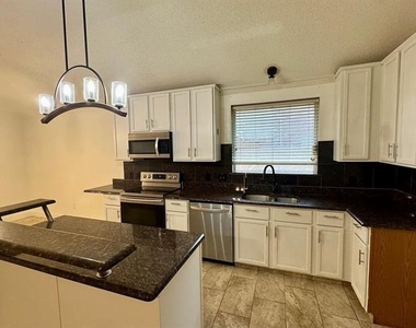 105 Fieldwood Court - Photo Thumbnail 5