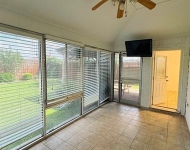 105 Fieldwood Court - Photo Thumbnail 12