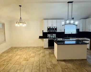 105 Fieldwood Court - Photo Thumbnail 4