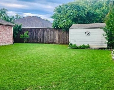 105 Fieldwood Court - Photo Thumbnail 15