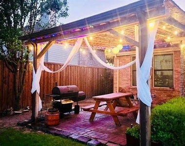 105 Fieldwood Court - Photo Thumbnail 14
