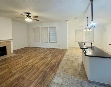 105 Fieldwood Court - Photo Thumbnail 6