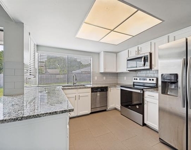 1704 Carol Stream Drive - Photo Thumbnail 3