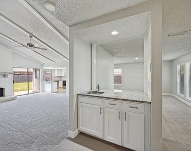 1704 Carol Stream Drive - Photo Thumbnail 2