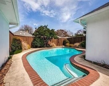 6919 Echo Bluff Drive - Photo Thumbnail 14