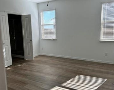 1008 Chip Street - Photo Thumbnail 4