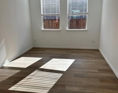 1008 Chip Street - Photo Thumbnail 7