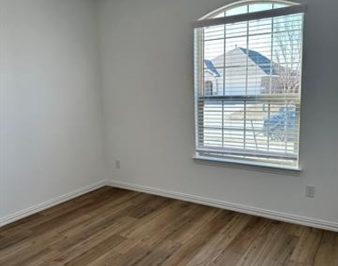 1008 Chip Street - Photo Thumbnail 5