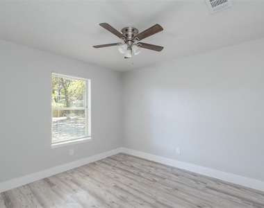 5914 Asbury Avenue - Photo Thumbnail 9