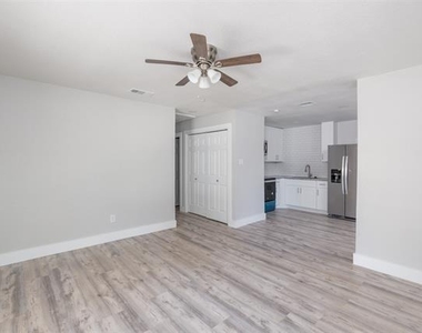5914 Asbury Avenue - Photo Thumbnail 3