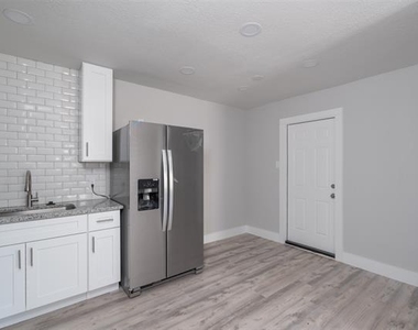 5914 Asbury Avenue - Photo Thumbnail 7
