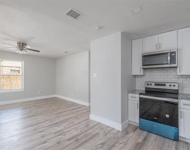 5914 Asbury Avenue - Photo Thumbnail 6