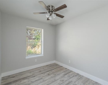 5914 Asbury Avenue - Photo Thumbnail 11