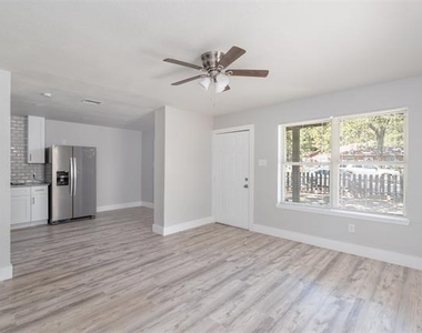 5914 Asbury Avenue - Photo Thumbnail 2
